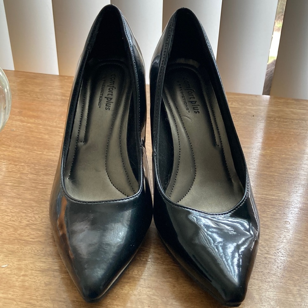 Black heels NWOT